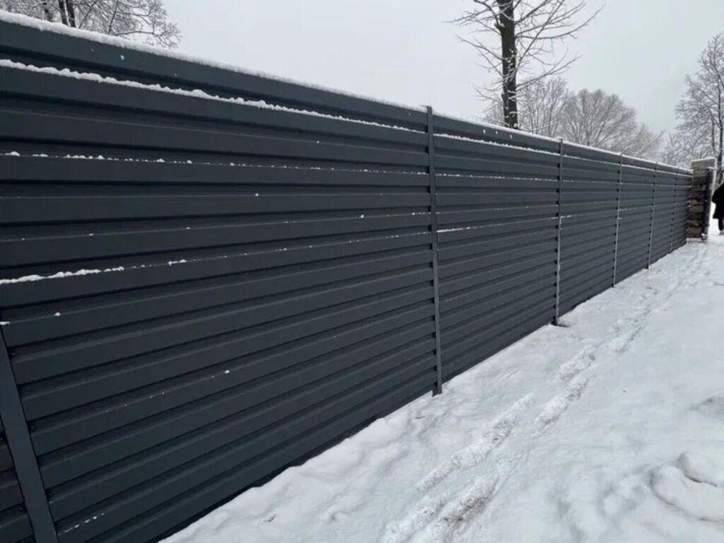 Горизонтальный забор из профлиста